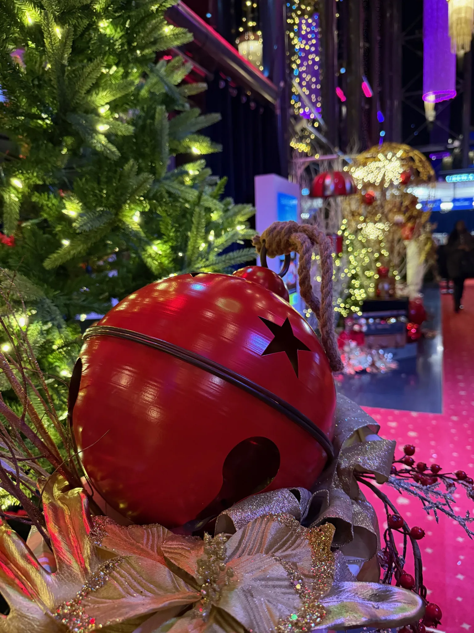 Décoration Noël — Casino Barrière Enghien-les-bains 2025