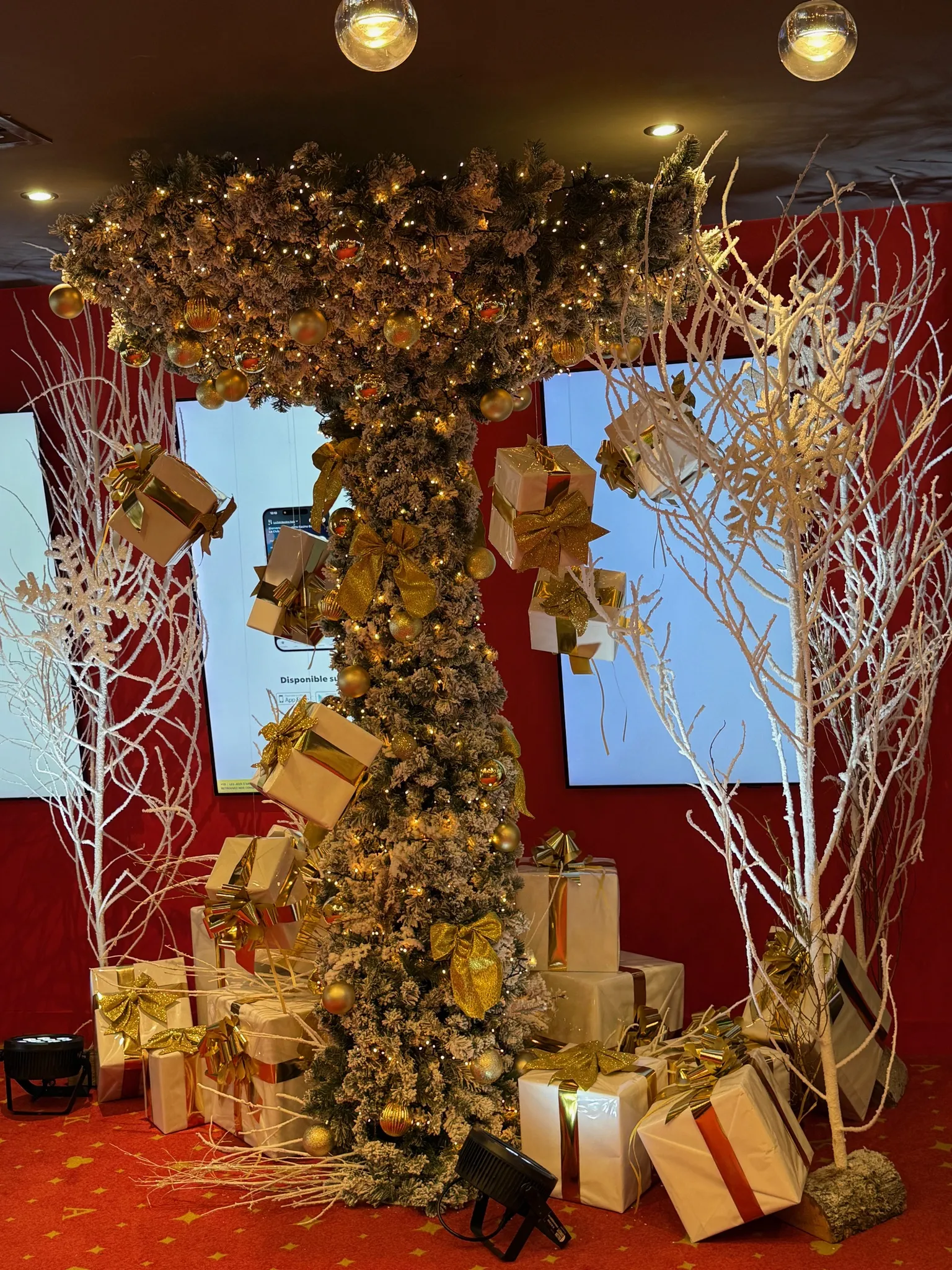 Décoration Noël — Casino Barrière Royan 2025