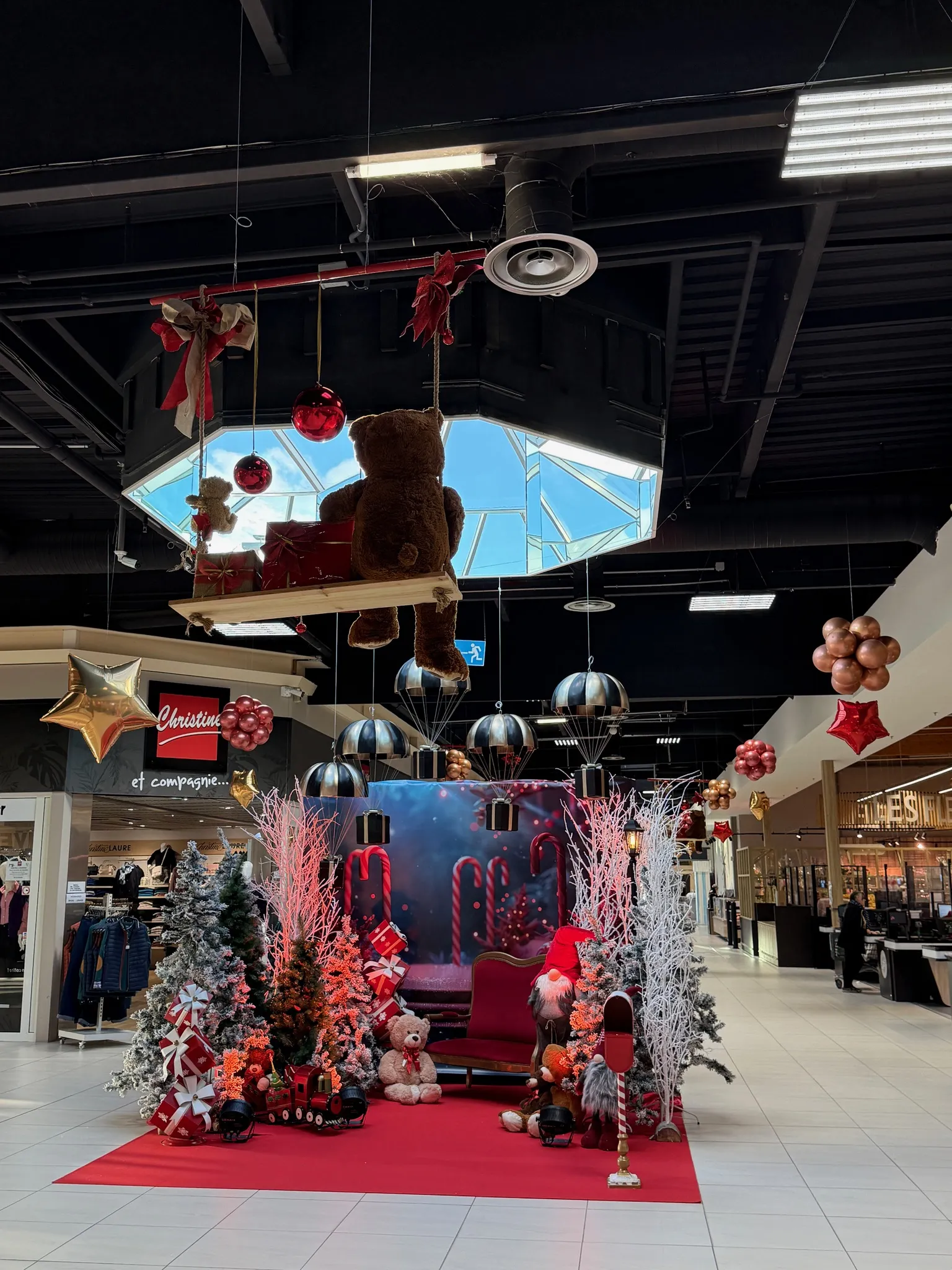 Décoration Noël — Intermarché HYPER Les Sables D'olonne 2025