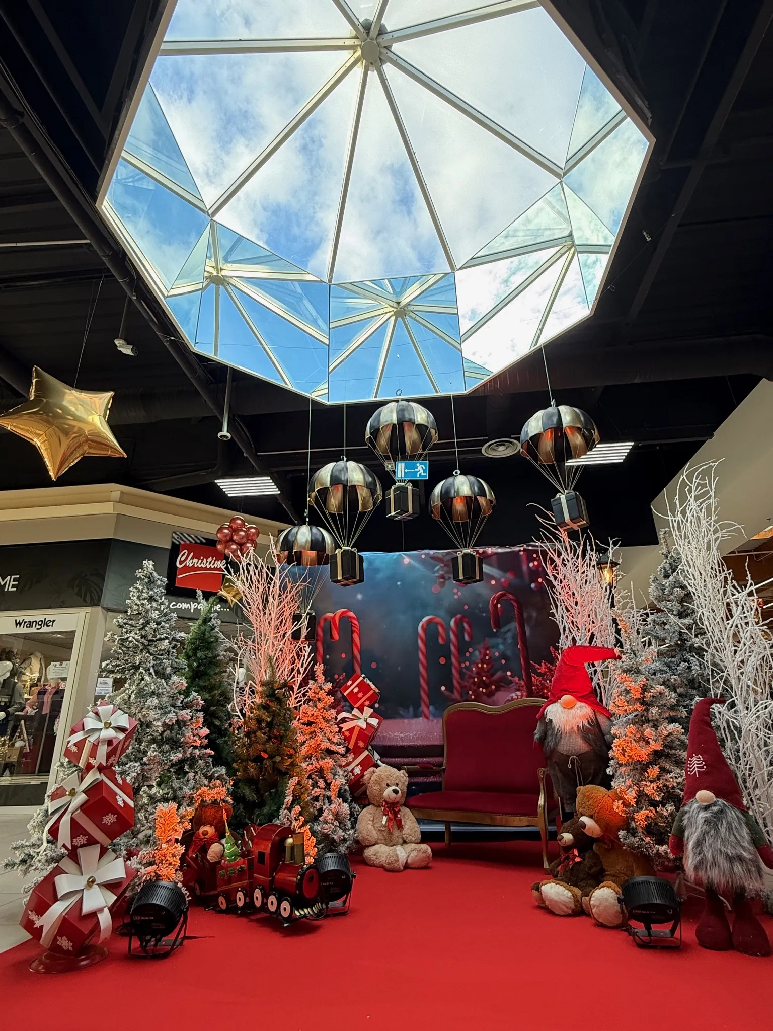 Décoration Noël — Intermarché HYPER Les Sables D'olonne