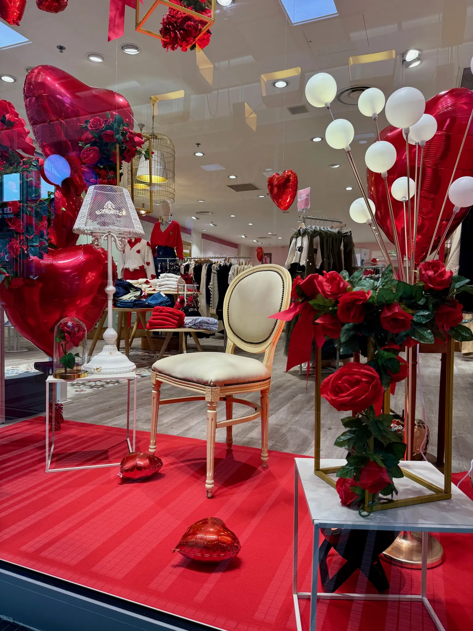 Décoration Saint-Valentin — Saint Valentin Naf Naf Angouleme 2025